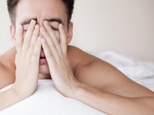 Përse njerëzit flasin në gjumë?